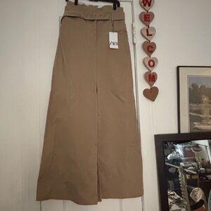 NWT High Rise Wide leg jeans with belt, Sz M